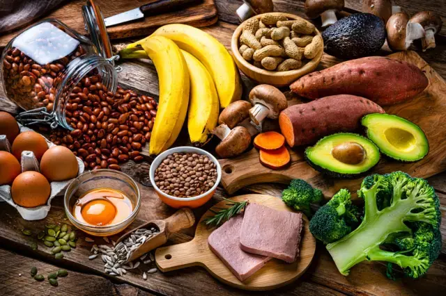 B Vitamini Kompleksi Nədir? Faydaları, Çatışmazlığı Əlamətləri və Zəngin Qidalar
